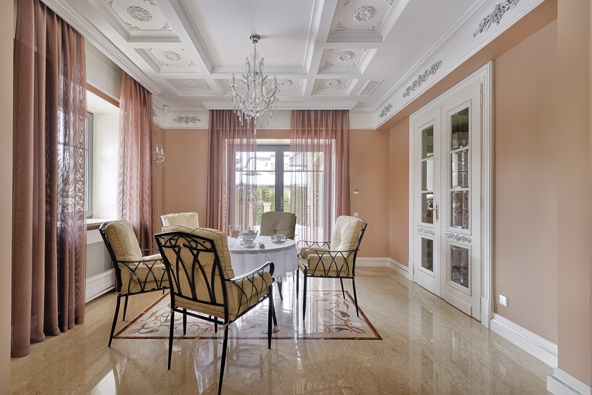 столовая в загородном доме