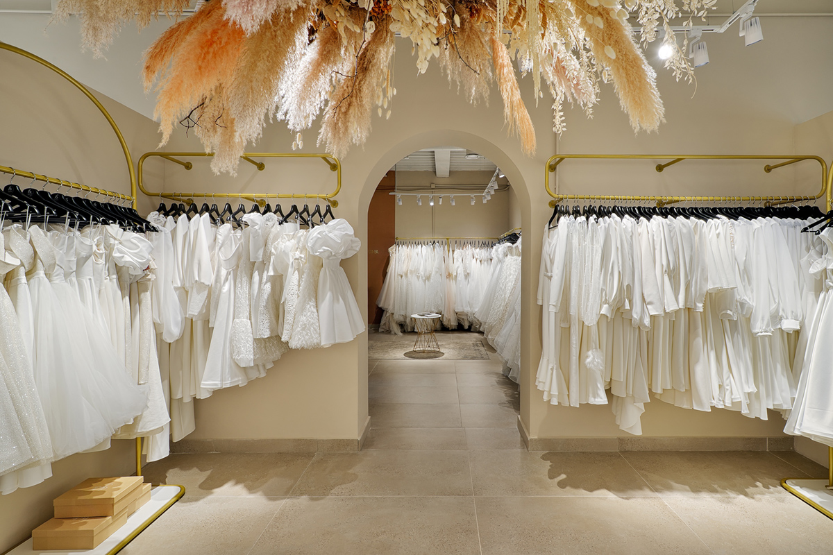 интерьер салона свадебного платья