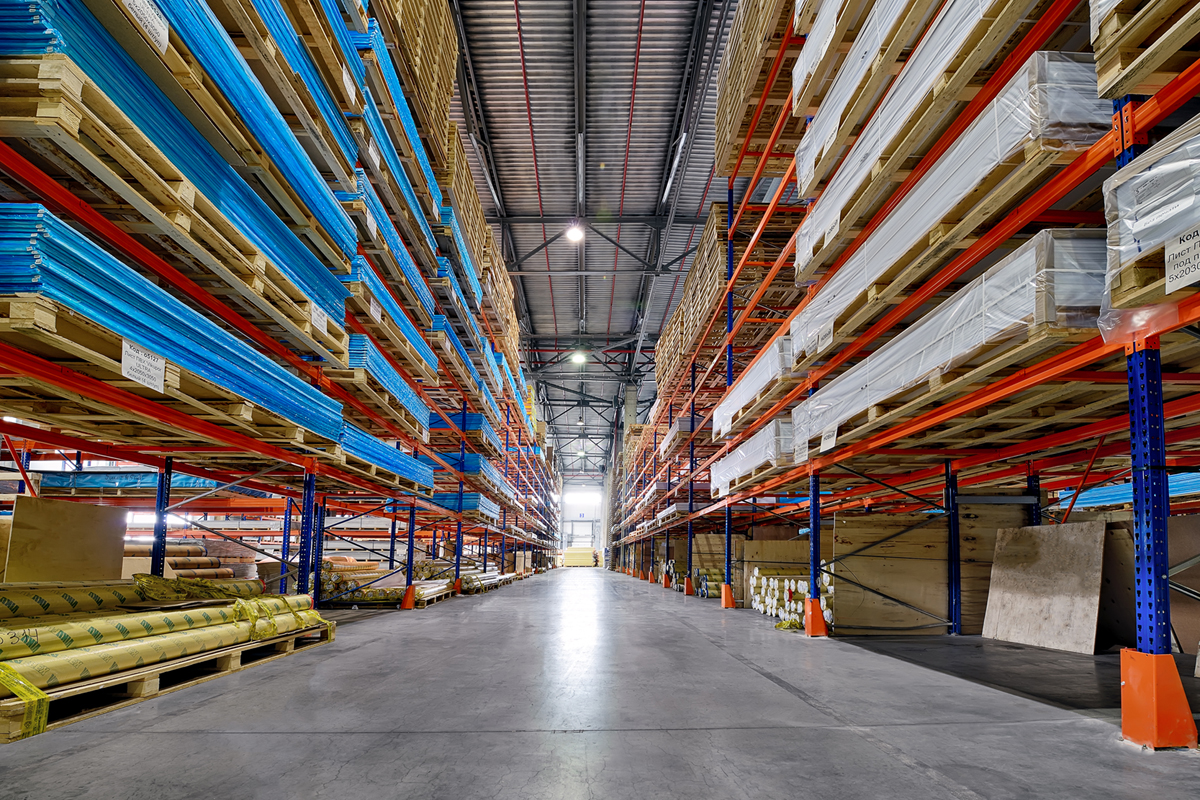 интерьер большого промышленного склада